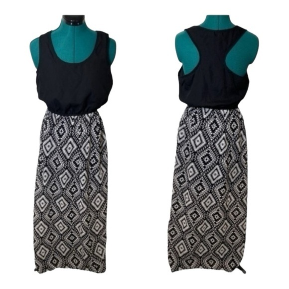 Indulge black and white geometric pattern sleeveless side slit Maxi Dress - Picture 2 of 11